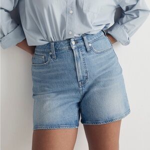 The Curvy Perfect Vintage Mid-Length Jean Short in
Wainfleet Wash 27